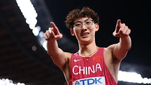 “哈密尔顿再战法拉利总部，力争重振车队荣光”